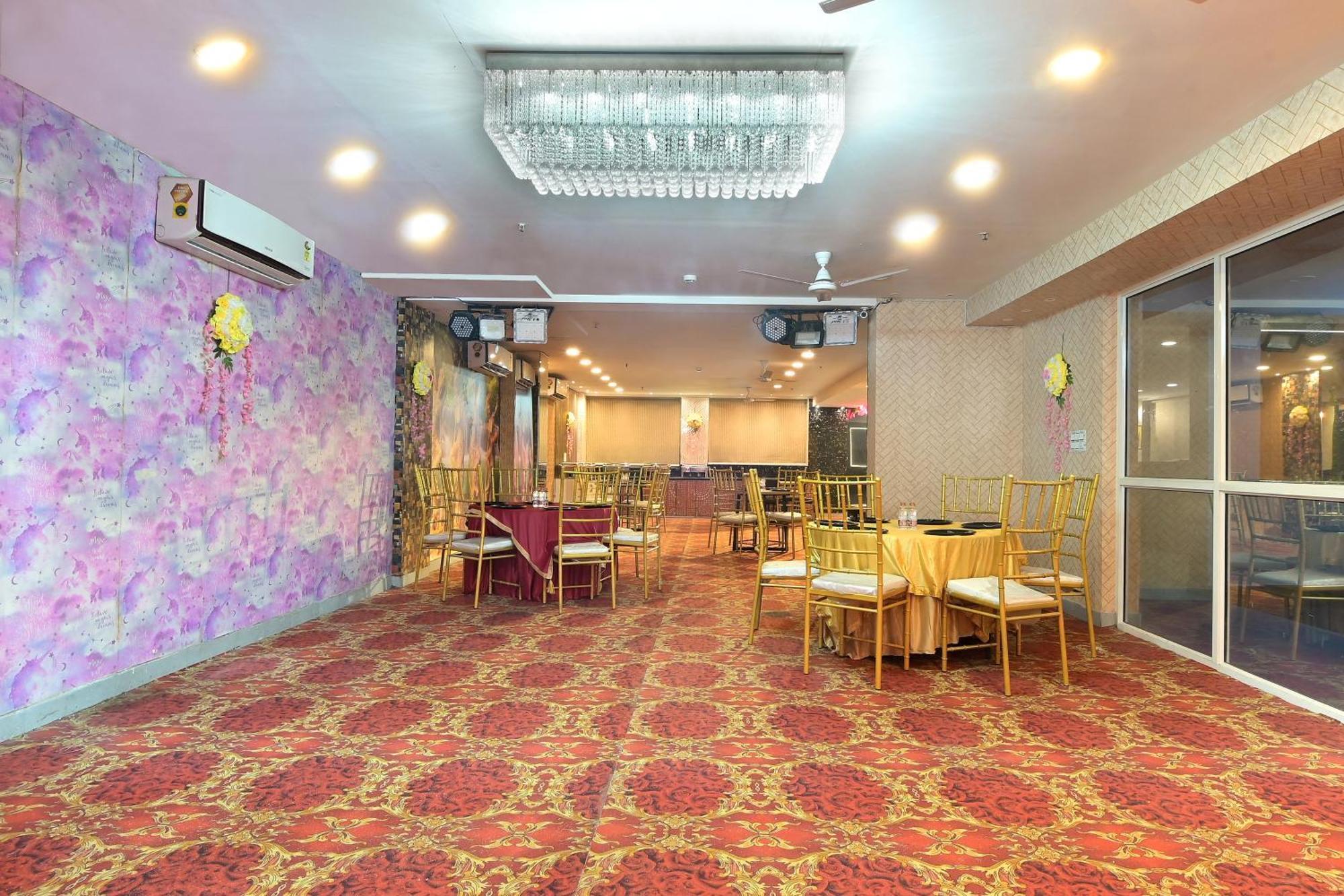 Hotel Red York By Byob Hotels Noida Exterior foto