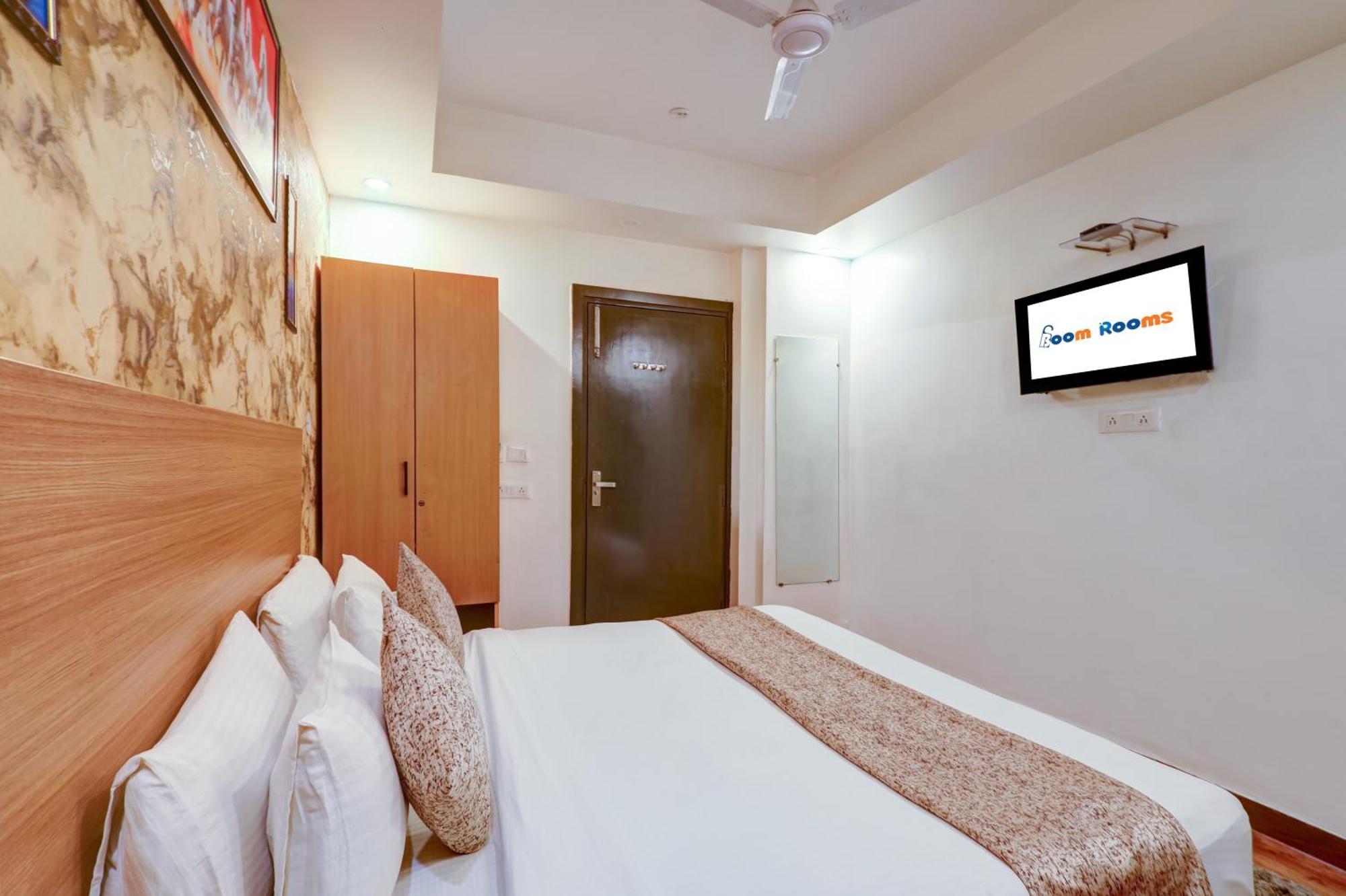 Hotel Red York By Byob Hotels Noida Exterior foto