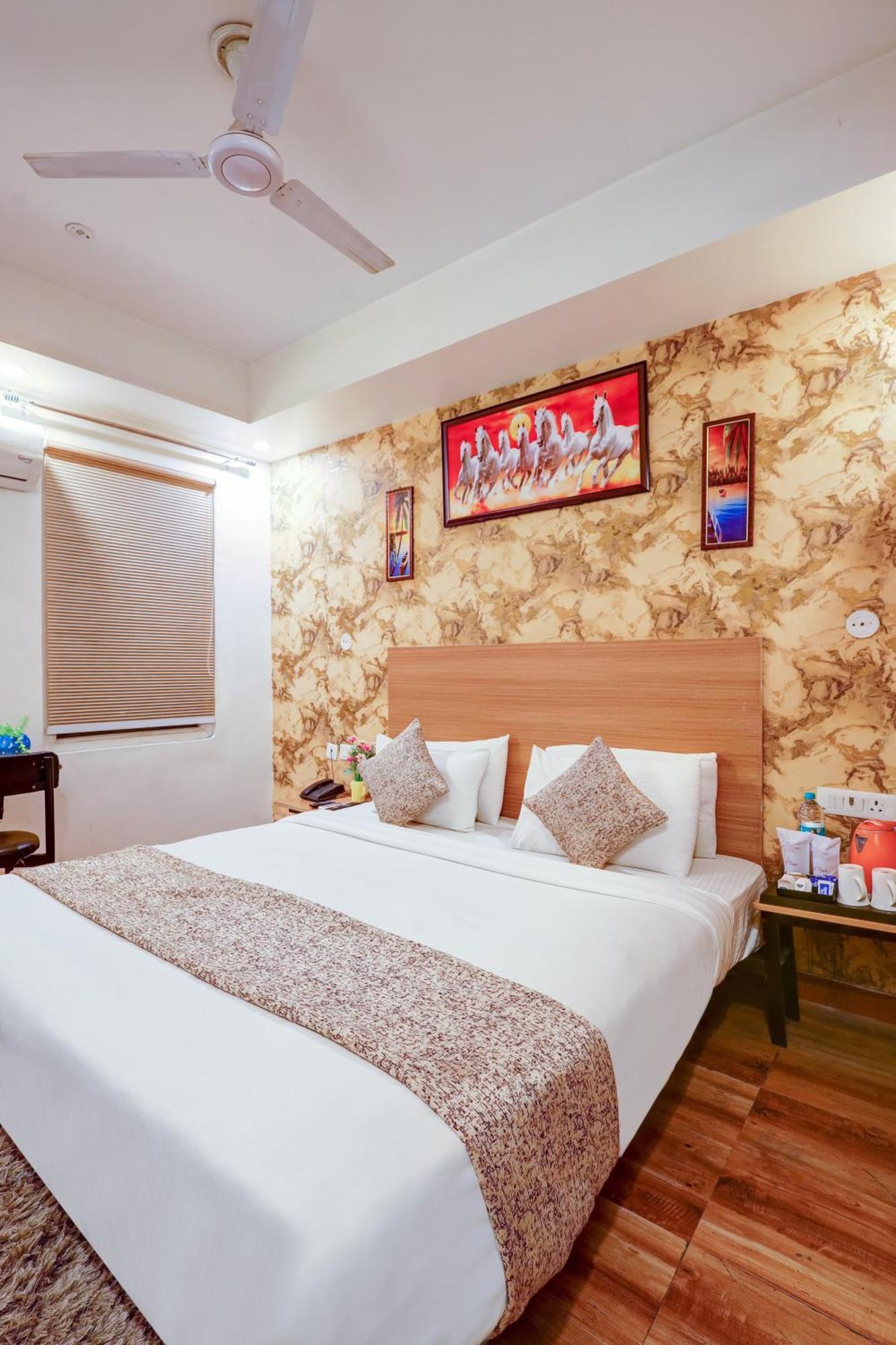 Hotel Red York By Byob Hotels Noida Exterior foto