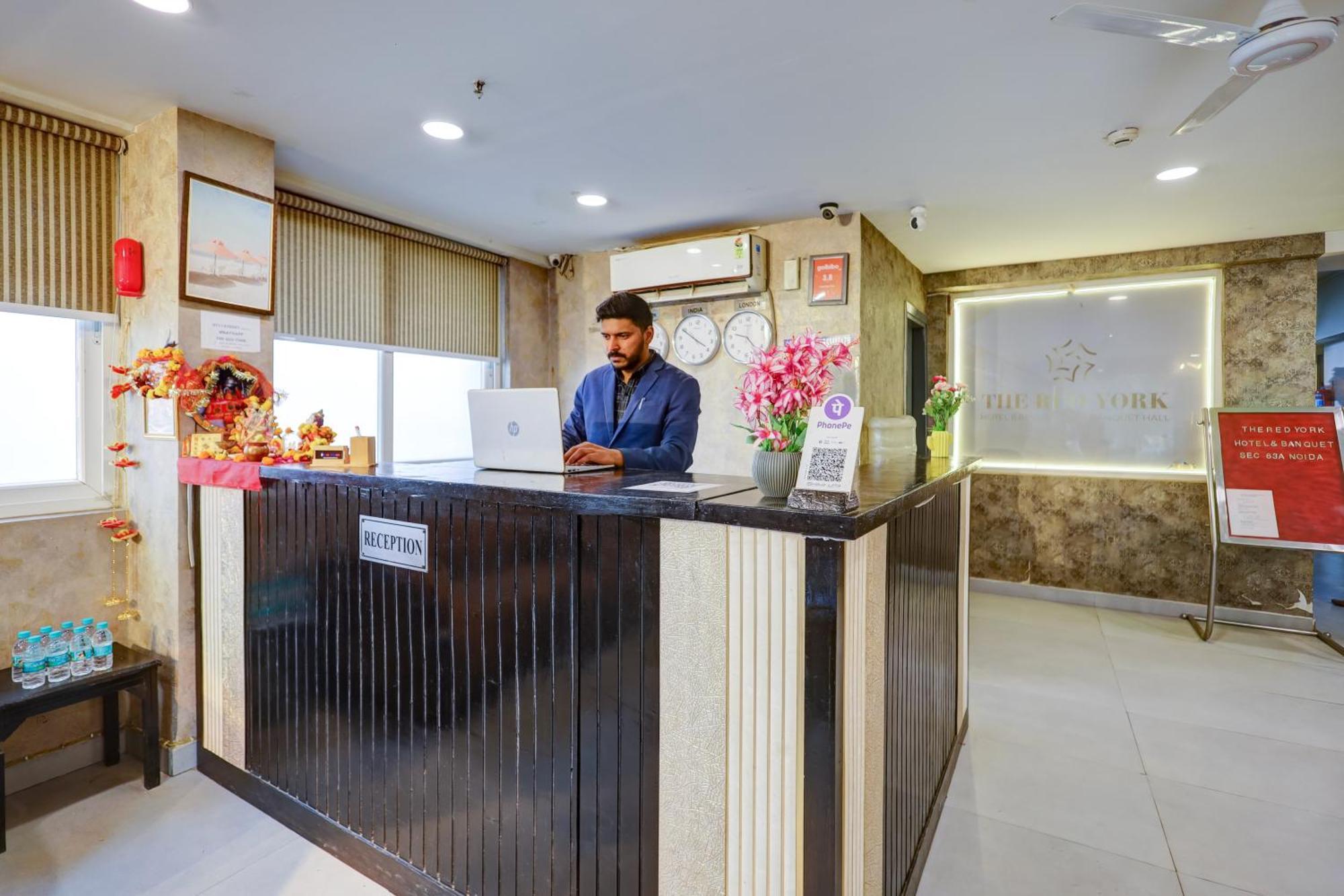 Hotel Red York By Byob Hotels Noida Exterior foto