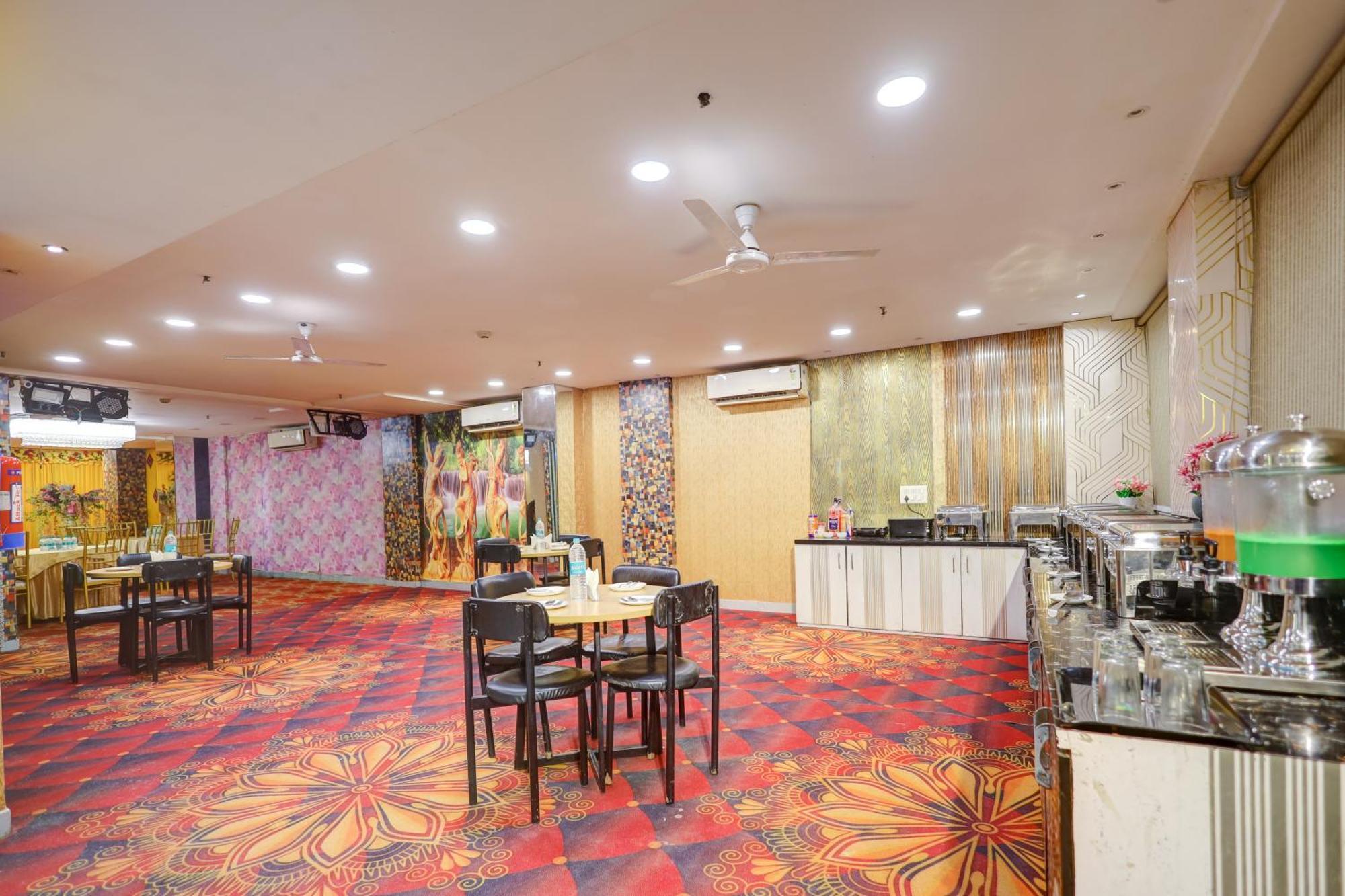Hotel Red York By Byob Hotels Noida Exterior foto