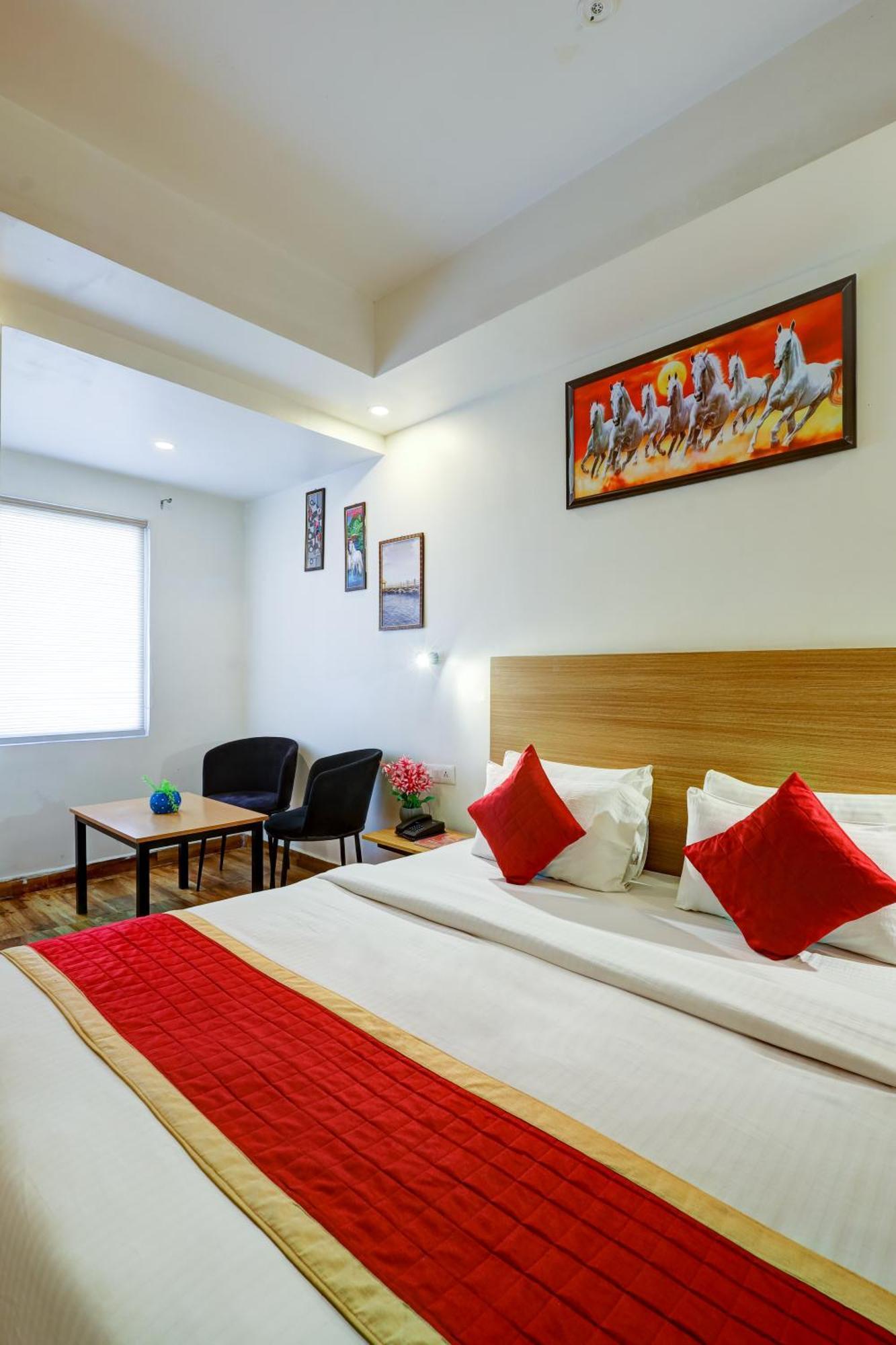 Hotel Red York By Byob Hotels Noida Exterior foto