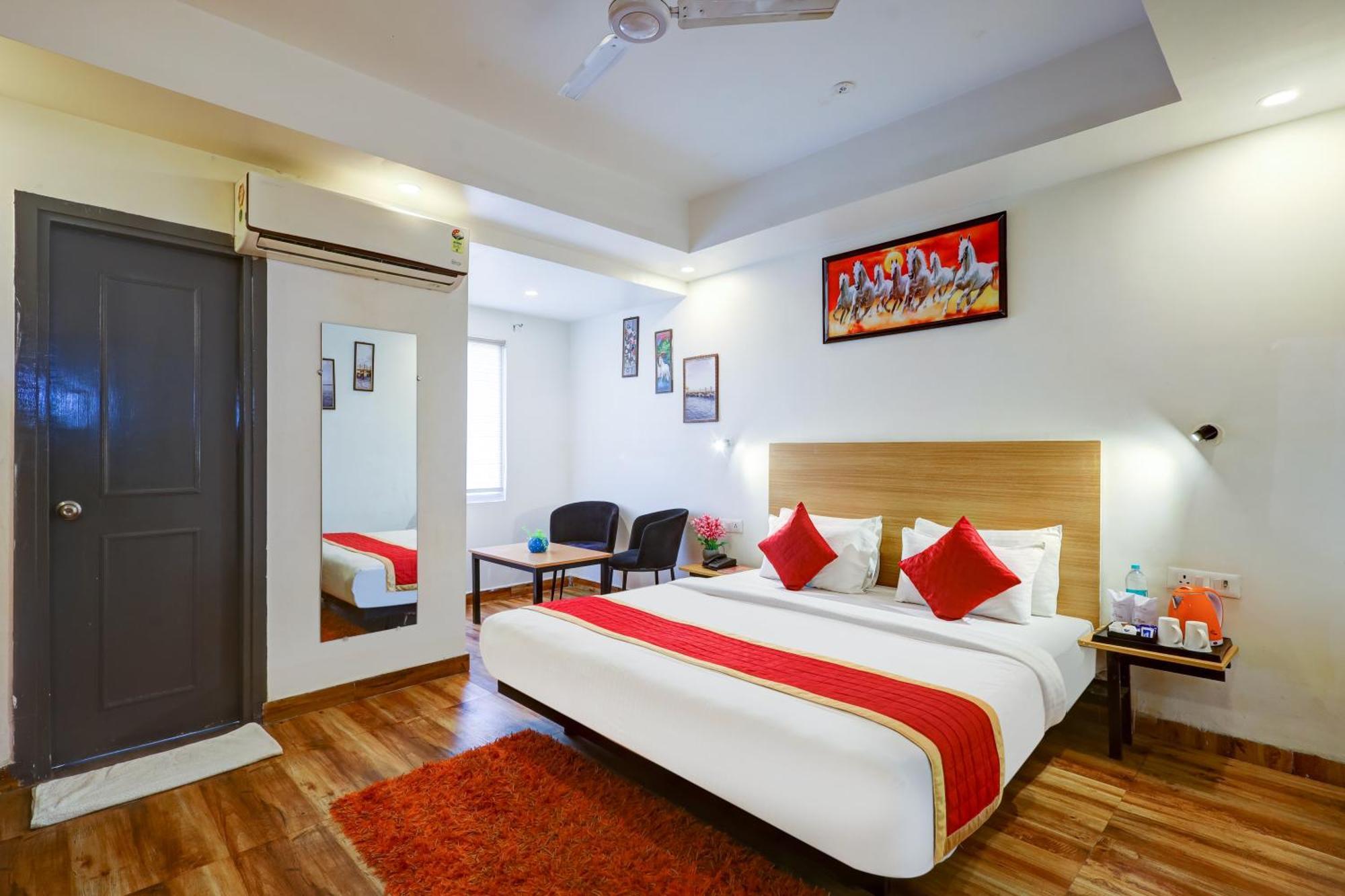 Hotel Red York By Byob Hotels Noida Exterior foto